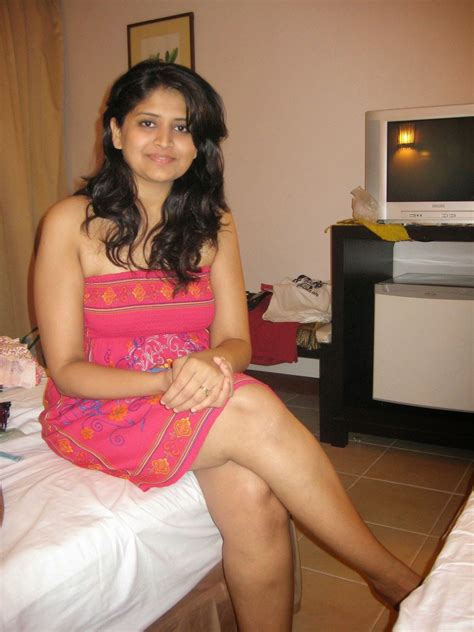 Indian Housewife Porn Pics & Naked Photos